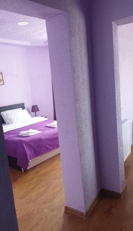 MM Hotel room 2