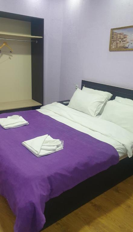 MM Hotel room 3