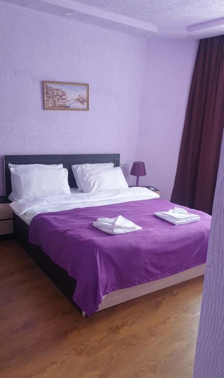 MM Hotel room 4