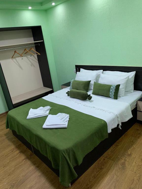 MM Hotel room 5
